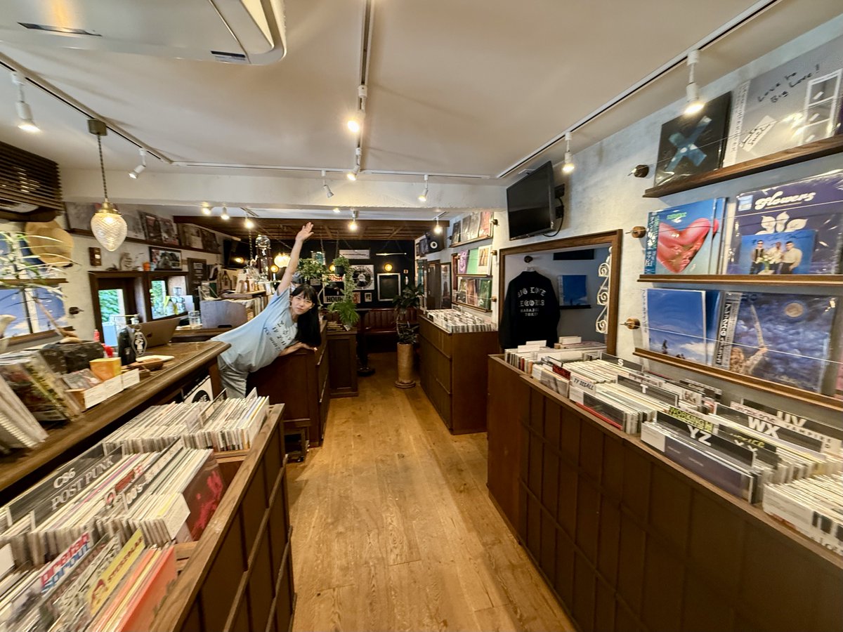 Naka_Biglove's tweet image. このクソ暑いのにエアコンが壊れてしまいました
がーん
地獄のような暑さのでBIG LOVEの本日の営業はお休みします
でも店頭受け取りや買うの決まってる方は対応しますのでそのまま入店してください
明日電気屋さんが来てくれるので夕方には営業できるかもです!
その間にYouTube撮ります