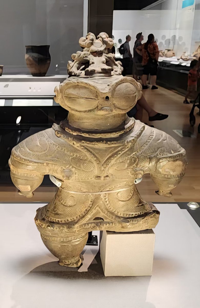 junkwak0512's tweet image. One of the Dogu (Japanese: 土偶), Goggle-Like Eyes (遮光器土偶), at Tokyo National Museum. It was named like this due to its big eyes that resemble goggles. But it is now presumed that it might have been used as an effigy with magic into which any illness could be transferred.