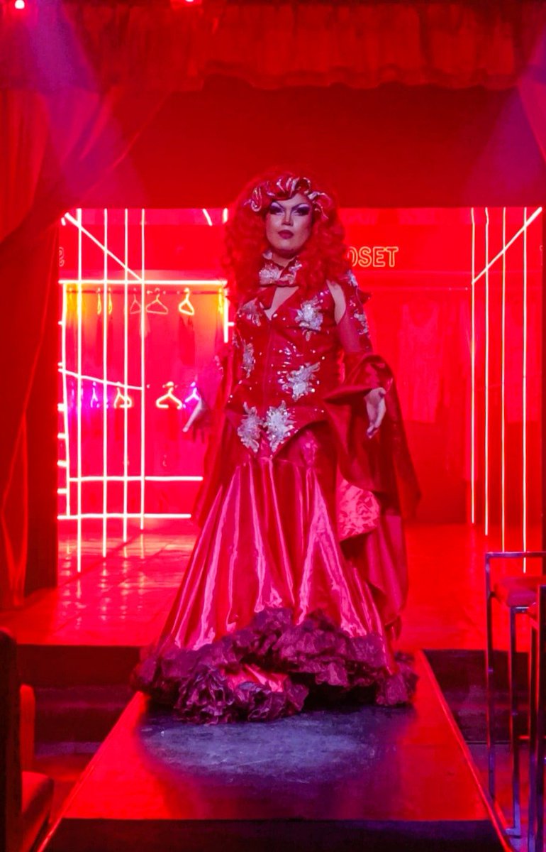 FueraCloset_AC's tweet image. ¡#Calli se llenó de lentejuelas, maquillaje, tacones, vestidos y, sobretodo, amor, arte, resistencia y compañerismo, en #MiDragaMadrina, en el que 9 personas se convirtieron, por primera vez en drags! 💋👠💄🪭🏳️‍🌈🏳️‍⚧️