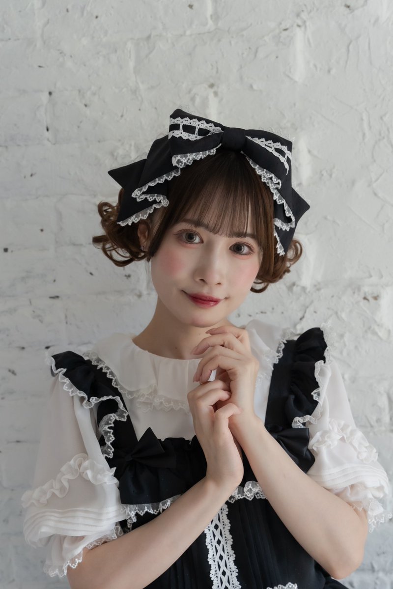 Sfunnyfairy's tweet image. 📣本日お昼!12:00〜発売🪽✨
プティパルティションシリーズ🎼
コーデを彩るヘアアイテムが3種登場❕
つけるだけで、魔法にかかったかのように
可愛くなれちゃう⭐️🪄
職人の手の込んだ技術も詰め込まれています🪡
3つの中でどれが一番お好みですか?🫧
詳細はALTに載せています💫