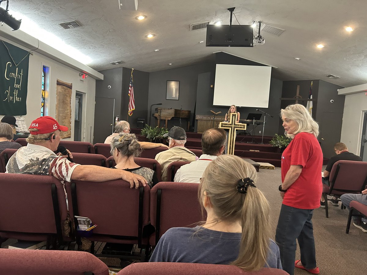 TexPolesky's tweet image. Hell of a day today! I went from door knocking in Phoenix to meeting with local Republicans in Kingman.
These MAGA patriots were overjoyed the moon about @TPAction_ expanding back out here, and they are hankering to get involved!
Our ballot chasing army is growing.