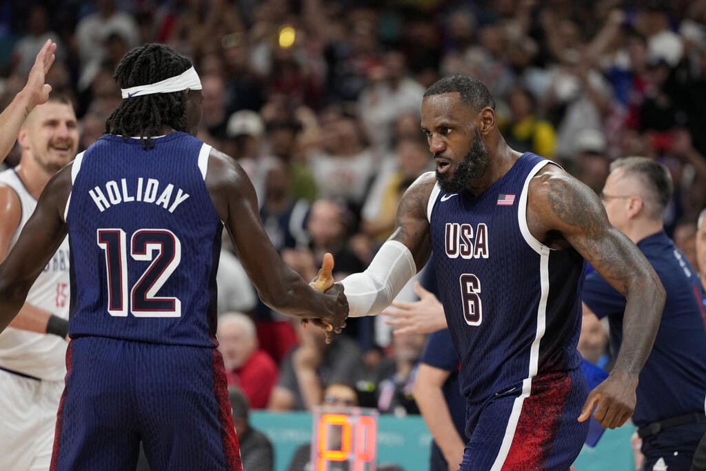 LakersDailyCom's tweet image. REPORT: Jrue Holiday is a name to watch for the Lakers, per @GrantAfseth