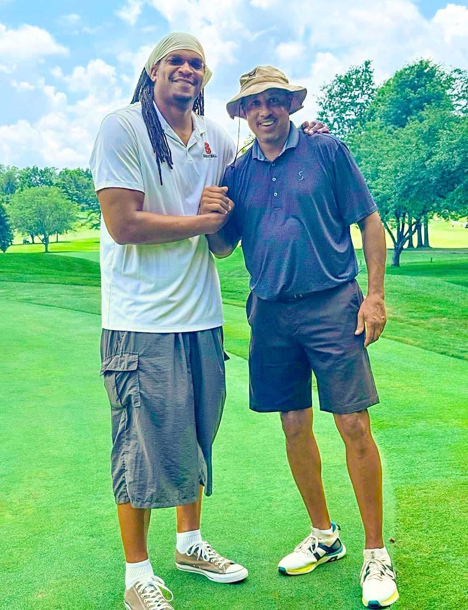 etanthomas36's tweet image. I ran into John Starks at a Charity event for OJ Anderson and his foundation. I remember when he came to Carver Middle School and spoke to our class. Always admired his tenacity and competitiveness on the court and how he carried himself off the court. Much Respect OG 👊🏾