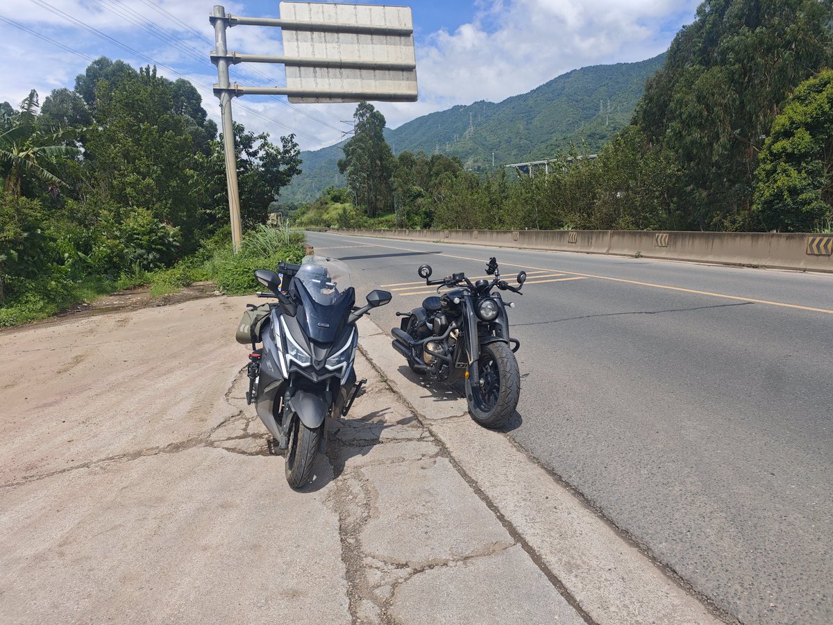Bluepoint1949's tweet photo. 和朋友一起溜车😎 https://t.co/wGtee7vKG0