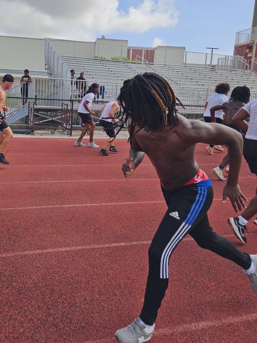 Ejay954's tweet image. Work & consistency!!!!
5’10 170
‘27 ATH
729 yards
11 touchdowns
1 kick return
hudl.com/v/2Qfyki