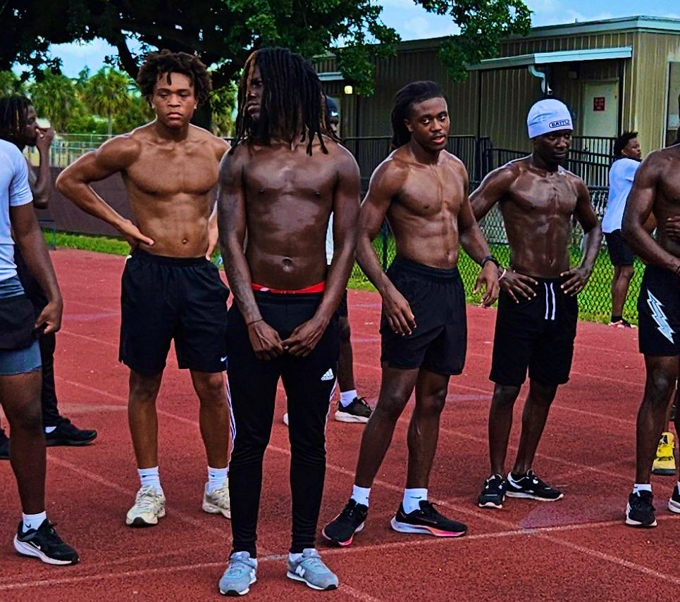 Ejay954's tweet image. Work & consistency!!!!
5’10 170
‘27 ATH
729 yards
11 touchdowns
1 kick return
hudl.com/v/2Qfyki