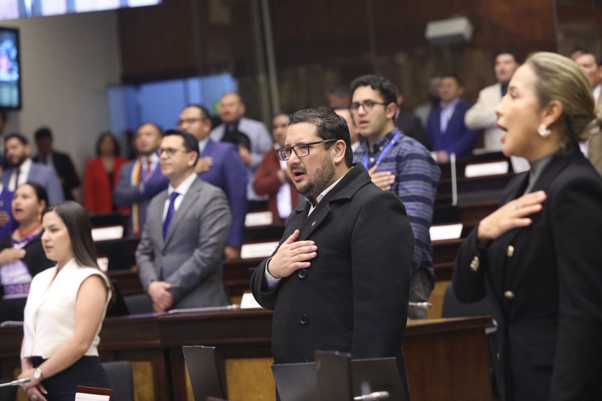 DiegoMatovelle's tweet photo. Hoy en la Asamblea Nacional entregamos la condecoración al mérito deportivo “Dr. Vicente Rocafuerte” a Moisés Caisedo por sus grandes logros deportivos alcanzados a su corta edad en las mejores ligas mundiales del fútbol.

#GraciasNiñoMoi por darnos tantas alegrías y dejar en alto el nombre del Ecuador. 

#ElNuevoEcuadorNoSeDetiene 
@DanielNoboaOk 
@annabellazinok