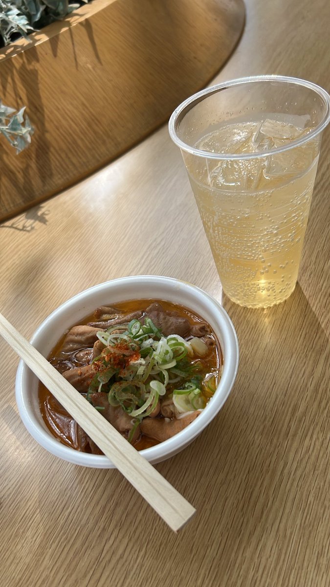 showono1's tweet image. 昨日は、ボートレース戸田で大好きなボー活🚤
安定の油そばと、もつ煮食べました🤣
場内のイベントで、やしろ優さんの舟券予想会やってました😁
倖田來未の真似ベースで、芦田愛菜のモノマネもしてましたよ😂
勝負は負けました😓
#ボートレース戸田 #ギャンブル飯 #やしろ優