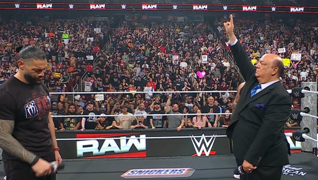 uceyrollinsx's tweet image. Paul is a such clownπ€‘
#WWERAW