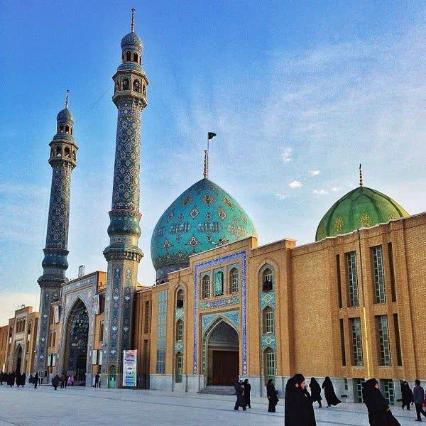 baransarmadi's tweet image. تنها نه دل شکسته با گریه و شور
یا ندبهکنان باد صبا وقت عبور...
برداشته رو به آسمان دست دعا
گلدستهی جمکران به امید ظهور...
#اللهمعجللولیکالفرج