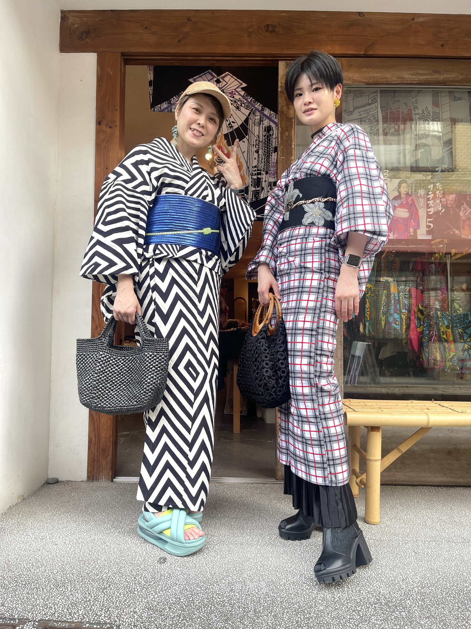 Rumi Rock ルミロック
レッドパープルグラデーション シースルー 長襦袢 Rumi Rock｜ルミロック「伝統的でありながら自由に、現代的で
