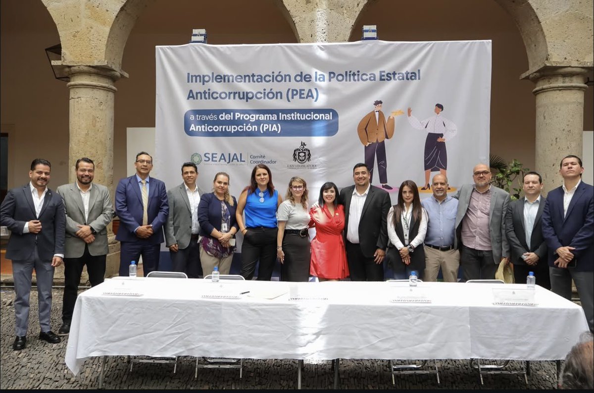 El día de hoy se llevó a cabo la implementación de la política estatal anticorrupción, que realizó la secretaria ejecutiva del sistema estatal anticorrupción del estado de Jalisco ante trabajadores del Congreso del estado y autoridades del mismo.