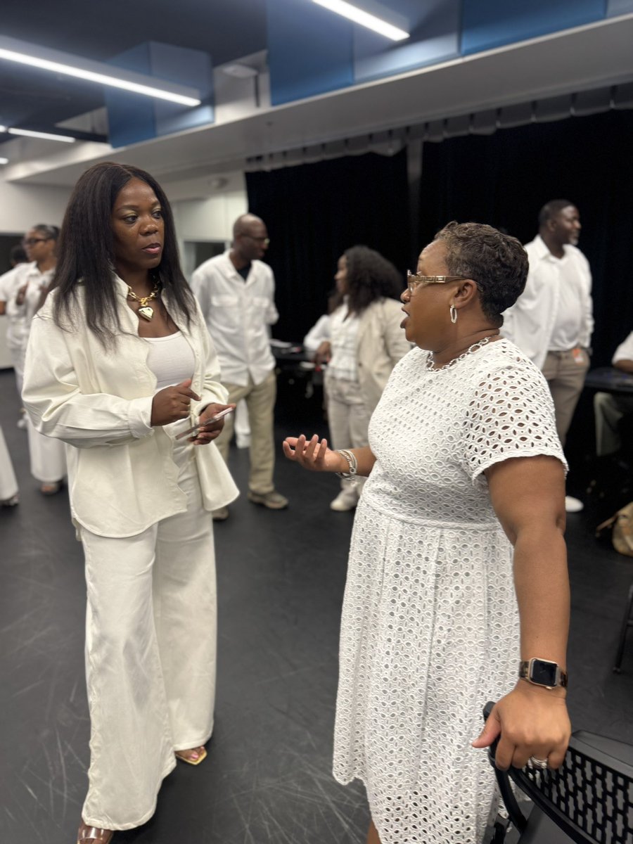 charapace08's tweet photo. 🎵Today was a good day🎵 The tone was set with an inspirational message by Reg. Director @Tanya_N_Shelton. We collaborated in leadership development sessions led by ED @UmojaTurner Turner and ED Vega @PathtoPinkston. #RII #PoweredIIPerform #BuiltIIWin #weATE #weDANCED #goodtimes https://t.co/jwMMPXDA2p