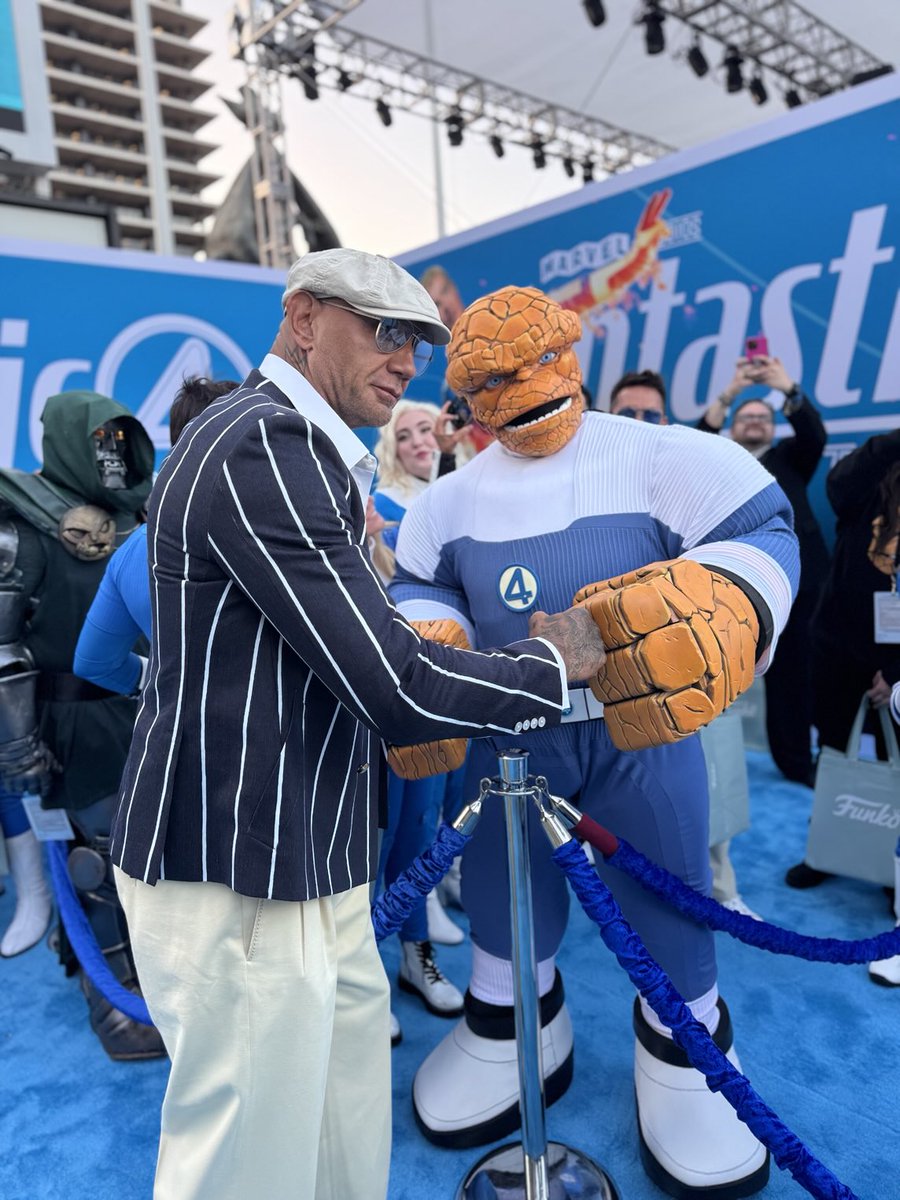 Borys_Kit's tweet image. Not a thing goes over his head: Drax actor Dave Bautista surprises the cosplayers on the FANTASTIC FOUR premiere blue carpet in downtown LA.