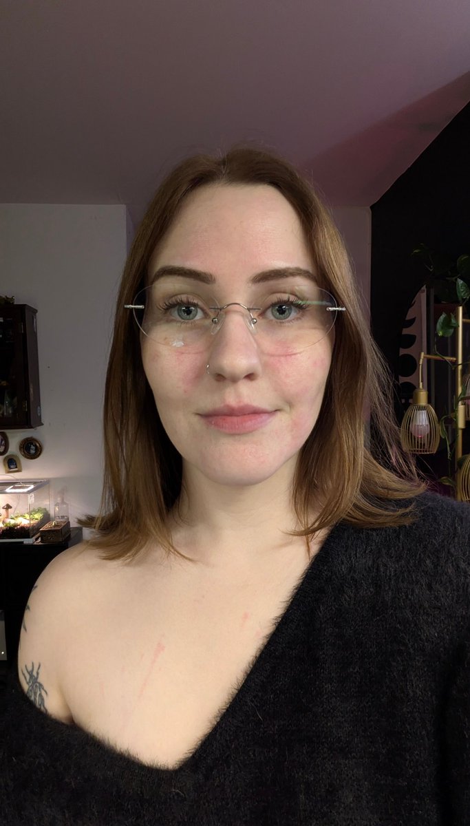 JuniperFolly's tweet image. new glasses