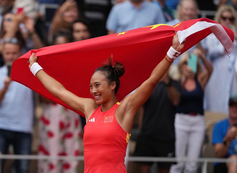 2025年比利·简·金杯总决赛参赛名单21日正式公布。以东道主身份参赛的中国队将由巴黎奥运会女单冠军郑钦文领衔出战。