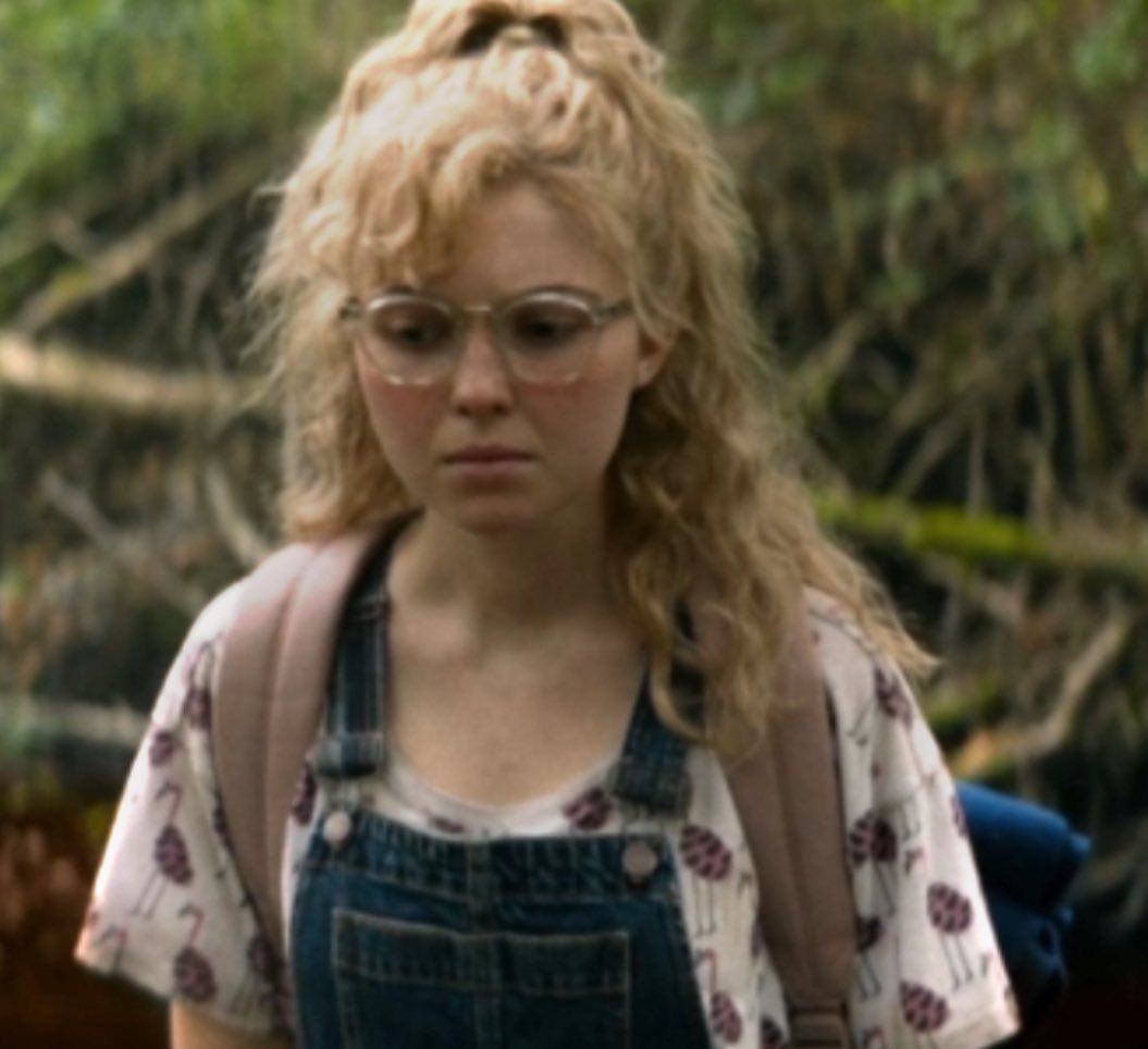 dapperles's tweet image. and they wanted me to think this isnβt a lesbian okay. she just is
