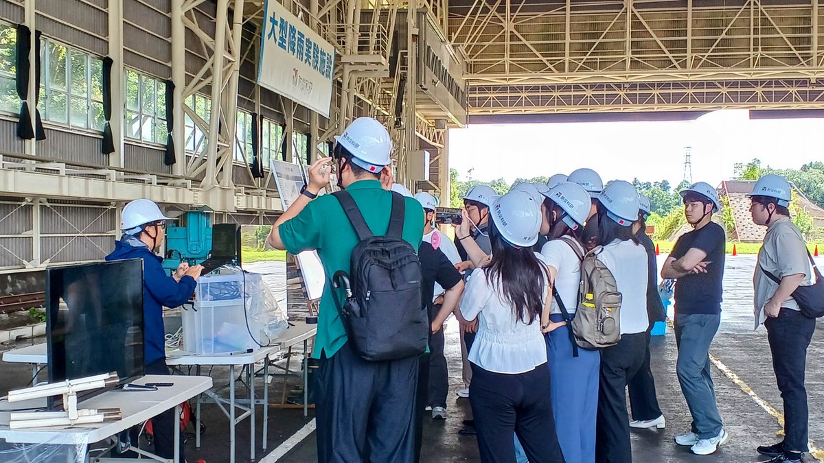 NIED_en's tweet photo. On July 18, #NIED welcomed delegations from Korea University, Incheon National University, and Korea National University of Transportation. They explored our advanced research in disaster response to extreme weather events, #hydrometeorology, and #floodforecasting. 🌪️☔️🌀
#DRR https://t.co/aIodUmVle7