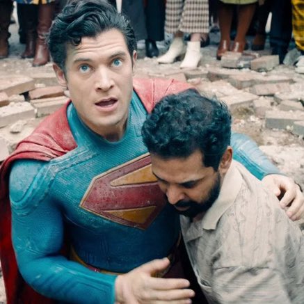 HollywoodHandle's tweet image. James Gunn says Malik’s death in ‘SUPERMAN’ was originally much darker before getting cut.
“He fell on the ground, and blood is pouring out onto the platform, and Lex looks down and sees the blood is about to get on his shoes.”
(Via: youtube.com/watch?v=X_6R6V…)