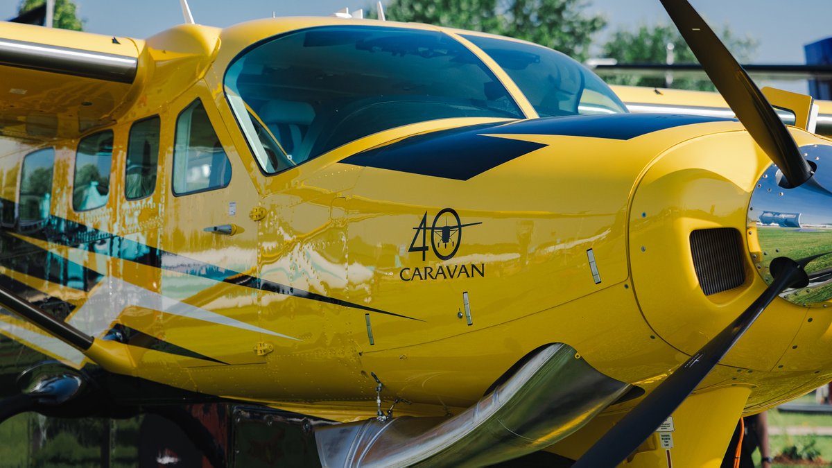 Cessna's tweet image. Welcome to #OSH25 😎 This year, we're celebrating the 70th anniversary of the 172 Skyhawk and the 40th anniversary of the Caravan!
#cessna #aviation #eaa #airventure