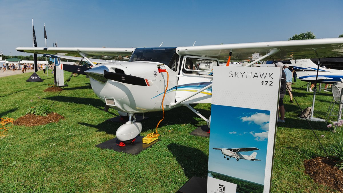 Cessna's tweet image. Welcome to #OSH25 😎 This year, we're celebrating the 70th anniversary of the 172 Skyhawk and the 40th anniversary of the Caravan!
#cessna #aviation #eaa #airventure