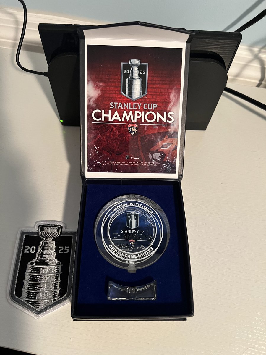 FlaCatsHistory's tweet image. Just arrived! Florida Panthers Stanley Cup commemorative glass puck filled with ice from the 2025 Final.
#FlaPanthers #TimeToHunt #NHL