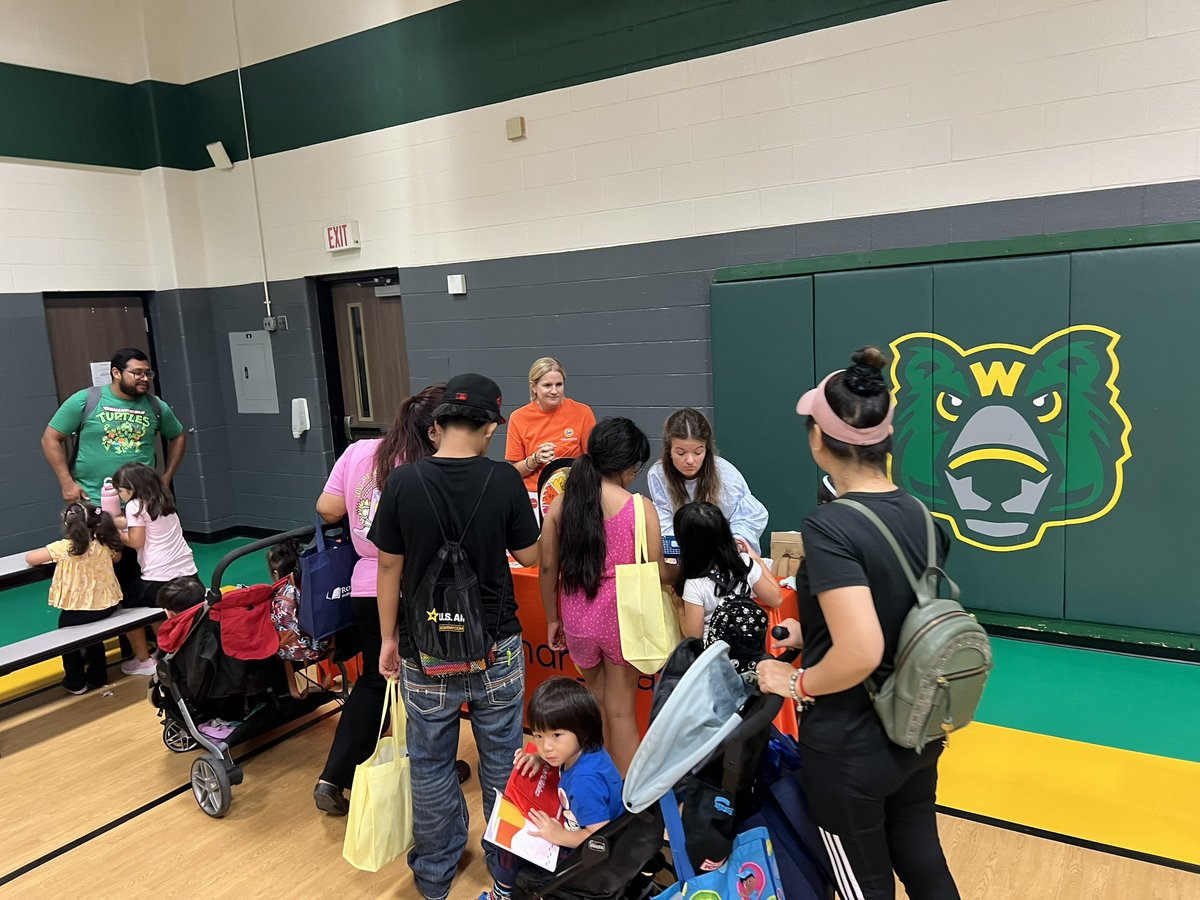 De’Andre Henry (@drehenryjr) on Twitter photo Helped out at the block party with <a href="/gisdnews/">Garland ISD</a> today . Gave back to the community. It feels good to help. <a href="/SHSMustangHoops/">Sachse HS Boys Basketball</a> <a href="/SachseStangs/">Sachse HS Football</a> <a href="/SHS_Mustangs/">Sachse High School 🎓</a> Helped out at the block party with <a href="/gisdnews/">Garland ISD</a> today . Gave back to the community. It feels good to help. <a href="/SHSMustangHoops/">Sachse HS Boys Basketball</a> <a href="/SachseStangs/">Sachse HS Football</a> <a href="/SHS_Mustangs/">Sachse High School 🎓</a>