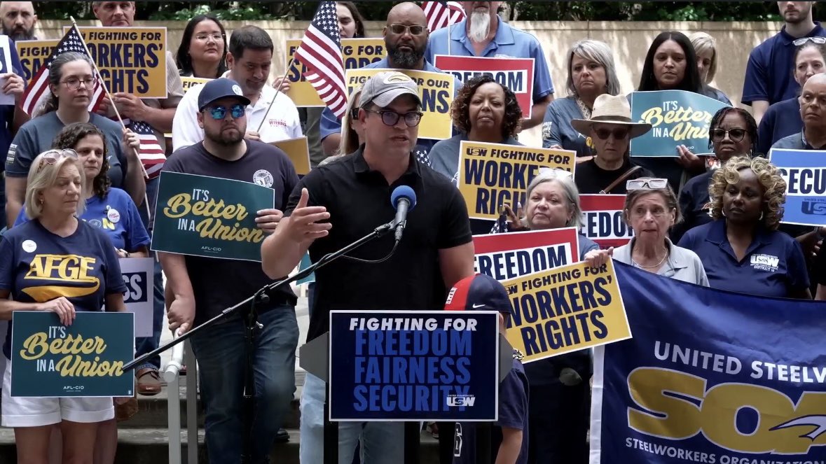 LizShuler's tweet image. .@PGHGuild members at the Pittsburgh Post-Gazette have shown incredible strength while on strike for the last 1,000 days. It was great to meet John, a striking worker in Pittsburgh, as he talked about how solidarity gives workers the strength they need to keep fighting.