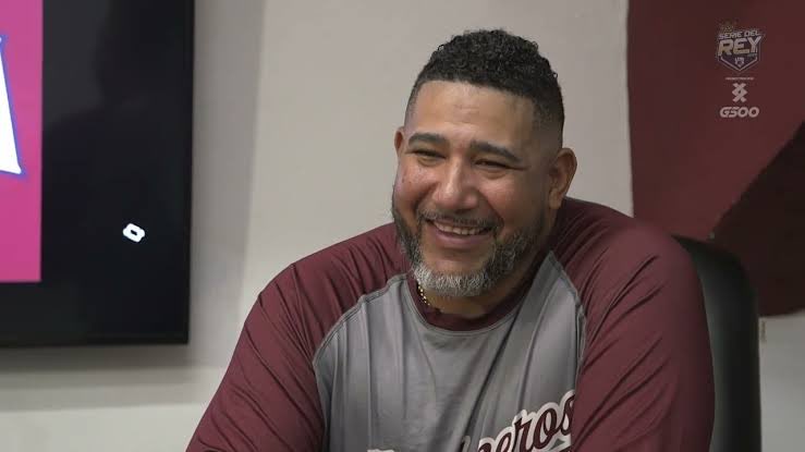 Que caprichoso es el beis de nuestro país.
Ayer despidió U Laguna a  su mgr. José Molina. Van 15 de 20 en LMB.
Es un carrusel; sin proyectos ni a un año. 
Aún quedan: Gil, Kelly, Bundy, Robles y Fermín.
De
Charros, Sultanes, Diablos, Toros y Tecos.