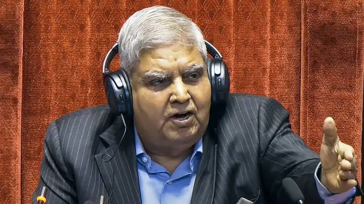 ShubhamShuklaMP's tweet image. जिन सूत्रों को ये नहीं पता चला कि "जगदीप धनखड़ जी का इस्तीफा होने वाला है!" वही सूत्र अब ये बता रहे हैं कि आगरा उपराष्ट्रपति कौन होगा?
कभी-कभी लगता है तेजस्वी यादव ने कुछ हद तक इन्हीं सूत्रों की तो बात नहीं किए थे?