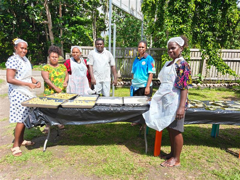 UNDP_Pacific's tweet image. 🌾 37 women market vendors in Solomon Islands are now better equipped to boost incomes & reduce losses after a 4-day UNDP #Markets4Change training on post-harvest care, packaging & organic pest control.
Read more: zurl.co/Rnf1S
@UN_Women
@AusHCSols