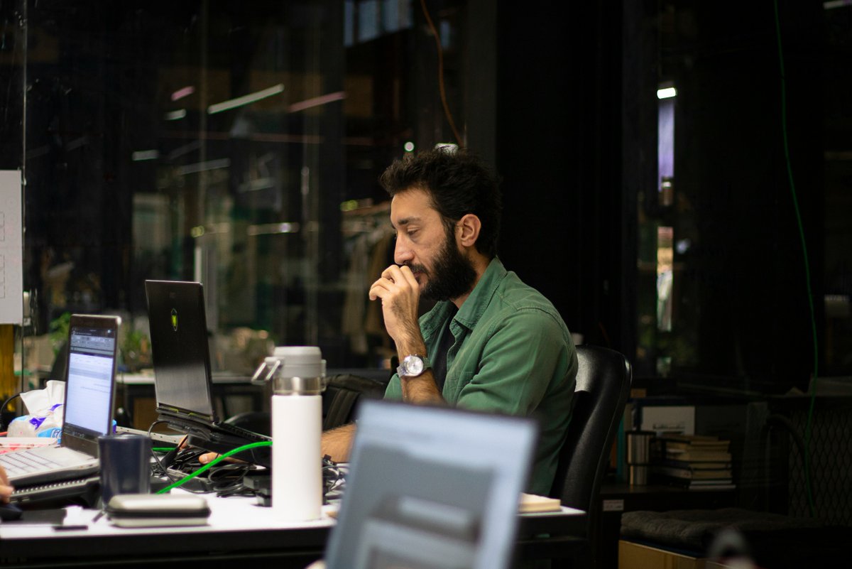 SUSE's tweet image. 📱 "Many people might have have experienced a version of lock-in when switching between an iPhone and Android phone, running into bottlenecks trying to transfer applications and data over. But enterprises and governments can’t operate without access to their core applications.…