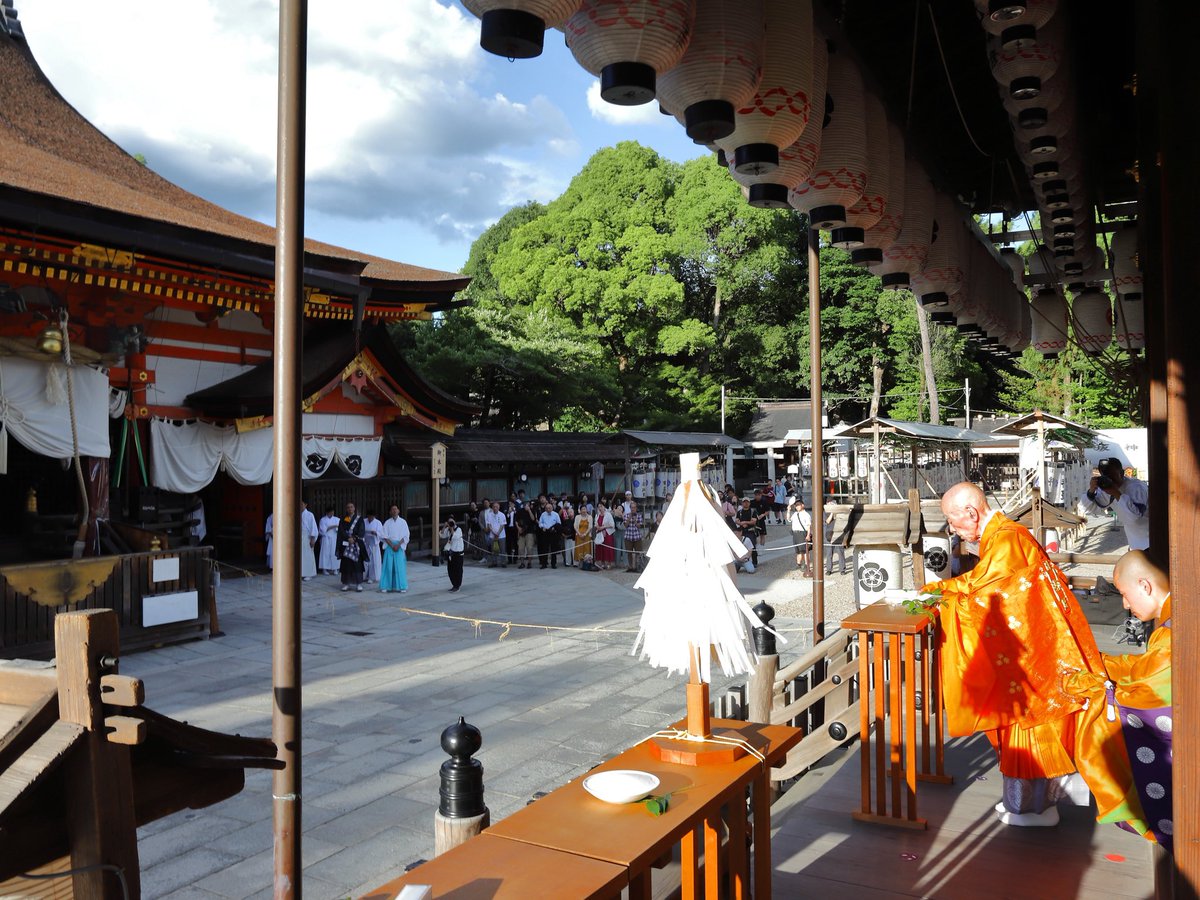 enryakuji_hiei's tweet image. 7月21日京都八坂神社において、昨年より復興されました八坂神社と比叡山延暦寺の神仏習合の法要である「八坂礼拝講」が、藤光賢猊下を大導師のもと厳修されました。法要では国家安寧と疫病退散が祈願されました。
#比叡山 #延暦寺 #八坂神社 #八坂礼拝講
#神仏習合 #国家安寧 #疫病退散 #祇園祭