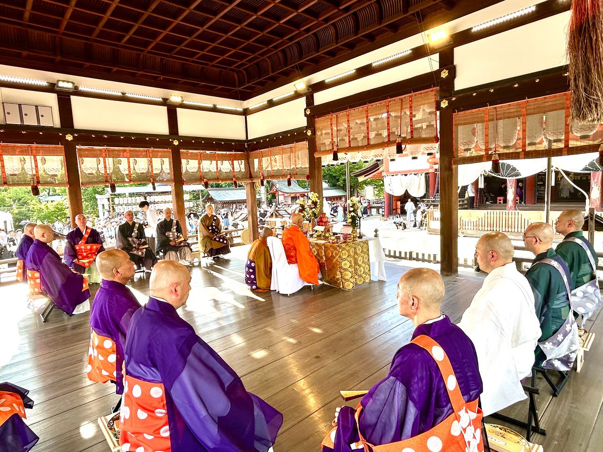 enryakuji_hiei's tweet image. 7月21日京都八坂神社において、昨年より復興されました八坂神社と比叡山延暦寺の神仏習合の法要である「八坂礼拝講」が、藤光賢猊下を大導師のもと厳修されました。法要では国家安寧と疫病退散が祈願されました。
#比叡山 #延暦寺 #八坂神社 #八坂礼拝講
#神仏習合 #国家安寧 #疫病退散 #祇園祭