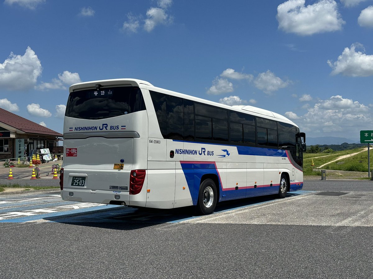 a2c1109's tweet image. 西日本JRバス、神戸営業所のニューカラー
もデビュー。
出張で三宮バスターミナルから乗るべく、前塗装のガーラかと期待していたのでびっくり。大阪営業所に続きここ数日の間にデビューしたのですかね。
#西日本JRバス #名神特急
#ガーラ #新塗装
