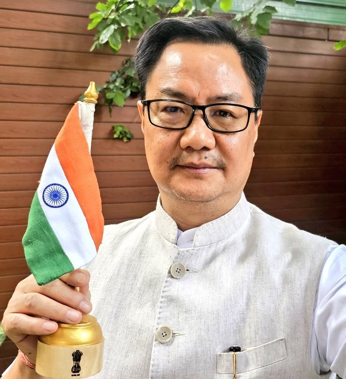 Kiren Rijiju (@kirenrijiju) on Twitter photo #NationalFlagDay ЁЯЗоЁЯЗ│
тАШрд░рд╛рд╖реНрдЯреНрд░реАрдп рдзреНрд╡рдЬ рдЕрдВрдЧреАрдХрд░рдг рджрд┐рд╡рд╕тАЩ рдХреА рд╕рдорд╕реНрдд рджреЗрд╢рд╡рд╛рд╕рд┐рдпреЛрдВ рдХреЛ рд╣рд╛рд░реНрджрд┐рдХ рд╢реБрднрдХрд╛рдордирд╛рдПрдБ!
'рддрд┐рд░рдВрдЧрд╛' рд╣рдорд╛рд░реЗ рд░рд╛рд╖реНрдЯреНрд░ рдХреЗ рд╢реМрд░реНрдп, рдкрд░рд╛рдХреНрд░рдо рдФрд░ рдЖрддреНрдордЧреМрд░рд╡ рдХрд╛ рдкреНрд░рддреАрдХ рднреА рд╣реИред
рд╣рдо рд╕рднреА рдкреВрд░реНрдг рдирд┐рд╖реНрдард╛, рддреНрдпрд╛рдЧ рдФрд░ рд╕рдорд░реНрдкрдг рдХреЗ рд╕рд╛рде рдЗрд╕ рдзреНрд╡рдЬ рдХреЗ рд╕рдореНрдорд╛рди рдФрд░ рдЧрд░рд┐рдорд╛ рдХреА рд░рдХреНрд╖рд╛ рдХреЗ рд▓рд┐рдП рд╕рдВрдХрд▓реНрдкрд┐рдд рд╣реИрдВред #NationalFlagDay ЁЯЗоЁЯЗ│
тАШрд░рд╛рд╖реНрдЯреНрд░реАрдп рдзреНрд╡рдЬ рдЕрдВрдЧреАрдХрд░рдг рджрд┐рд╡рд╕тАЩ рдХреА рд╕рдорд╕реНрдд рджреЗрд╢рд╡рд╛рд╕рд┐рдпреЛрдВ рдХреЛ рд╣рд╛рд░реНрджрд┐рдХ рд╢реБрднрдХрд╛рдордирд╛рдПрдБ!
'рддрд┐рд░рдВрдЧрд╛' рд╣рдорд╛рд░реЗ рд░рд╛рд╖реНрдЯреНрд░ рдХреЗ рд╢реМрд░реНрдп, рдкрд░рд╛рдХреНрд░рдо рдФрд░ рдЖрддреНрдордЧреМрд░рд╡ рдХрд╛ рдкреНрд░рддреАрдХ рднреА рд╣реИред
рд╣рдо рд╕рднреА рдкреВрд░реНрдг рдирд┐рд╖реНрдард╛, рддреНрдпрд╛рдЧ рдФрд░ рд╕рдорд░реНрдкрдг рдХреЗ рд╕рд╛рде рдЗрд╕ рдзреНрд╡рдЬ рдХреЗ рд╕рдореНрдорд╛рди рдФрд░ рдЧрд░рд┐рдорд╛ рдХреА рд░рдХреНрд╖рд╛ рдХреЗ рд▓рд┐рдП рд╕рдВрдХрд▓реНрдкрд┐рдд рд╣реИрдВред