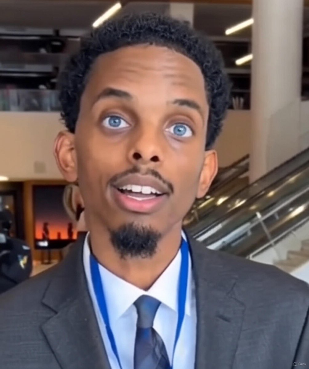 e_cdalton's tweet image. Damn, didn’t realize he had blue eyes. Eye chart bros… what’s going on??