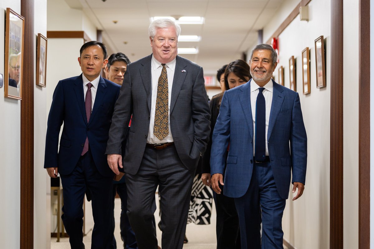 USAmbJapan's tweet image. Thanks to business leaders like @MicronCEO Sanjay Mehrotra, we’re making America’s semiconductor industry great again. An excellent discussion on @MicronTech’s recently announced $200 billion investment in its 🇺🇸 operations and the importance of the 🇺🇸🇯🇵 semiconductor partnership…