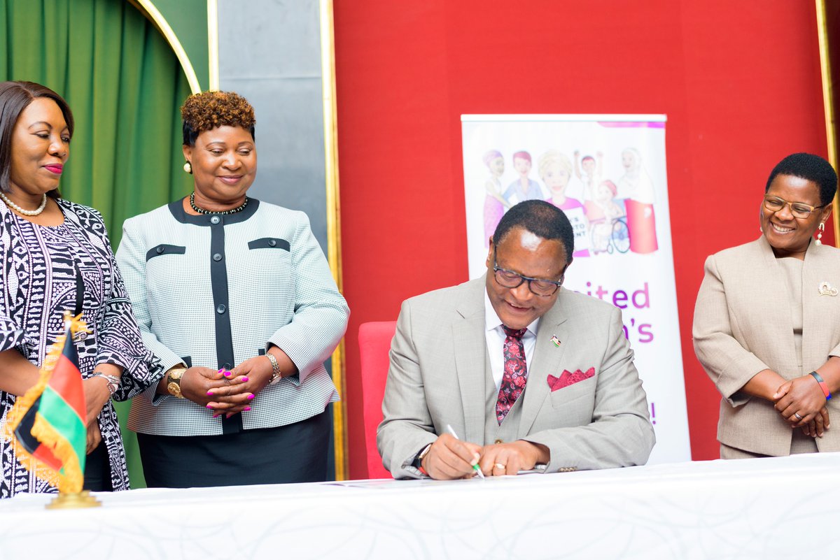 unwomenmalawi's tweet image. Yesterday, President @LAZARUSCHAKWERA met with the Women Manifesto Movement and signed a Commitment Card—affirming his pledge to advance women's rights in #Malawi.
UN Women has been a key partner in this journey, providing financial and technical support through @ngogcn.
#SDG5