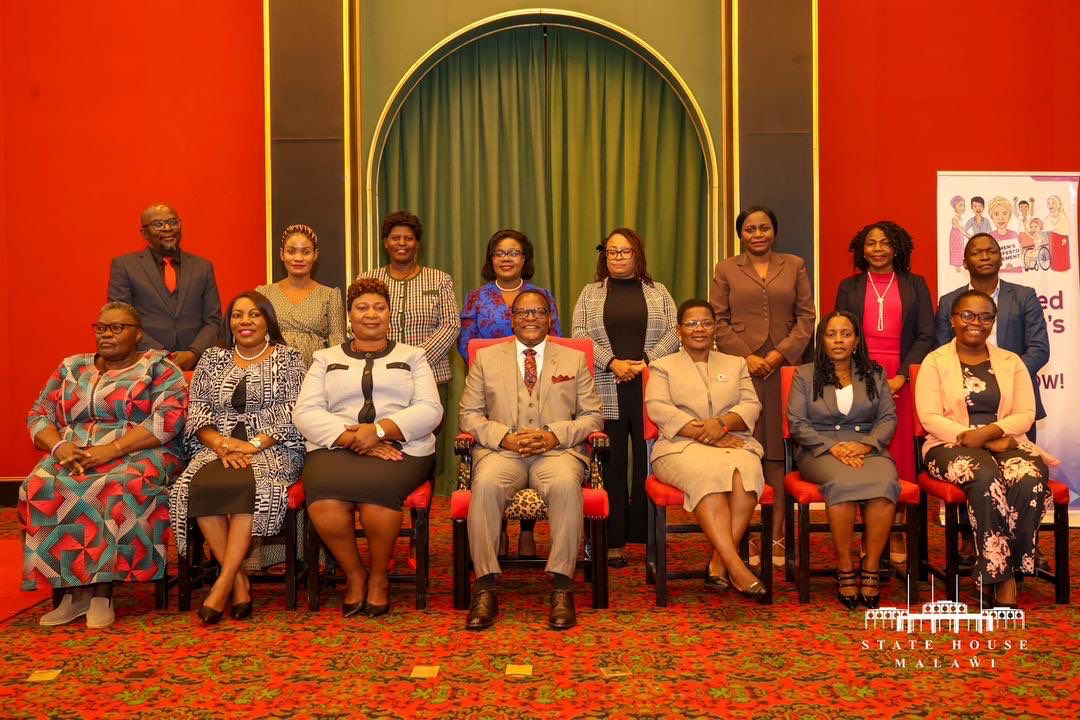 unwomenmalawi's tweet image. Yesterday, President @LAZARUSCHAKWERA met with the Women Manifesto Movement and signed a Commitment Card—affirming his pledge to advance women's rights in #Malawi.
UN Women has been a key partner in this journey, providing financial and technical support through @ngogcn.
#SDG5