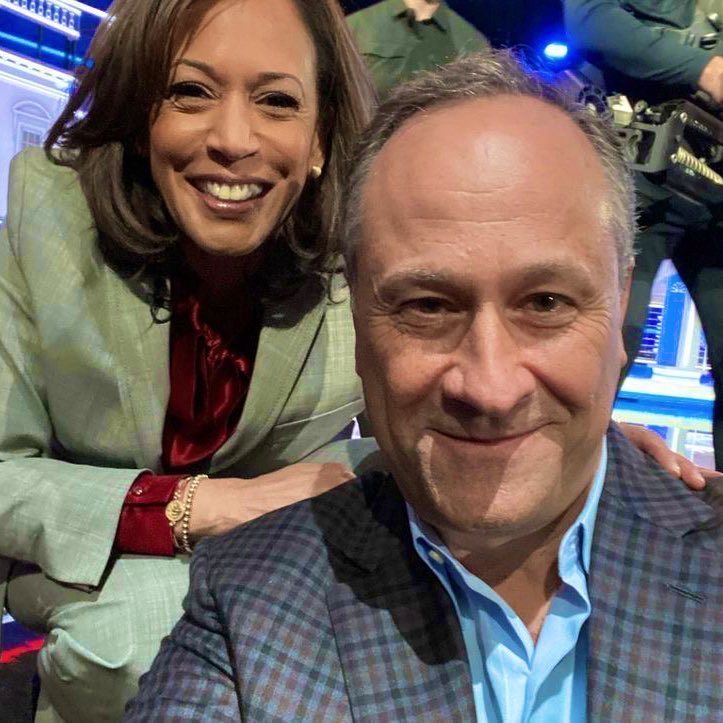 audrxysn's tweet image. Doug and Kamala’s selfies are ICONIC.
Proof @DouglasEmhoff is the CEO of the KHive because he absolutely knows what this community wants.