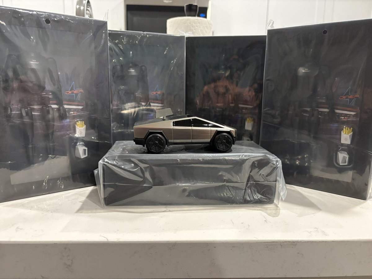 1BigTeslaFan's tweet image. Let the bidding war begin! @tesla #TeslaDiner @Tesla_Optimus