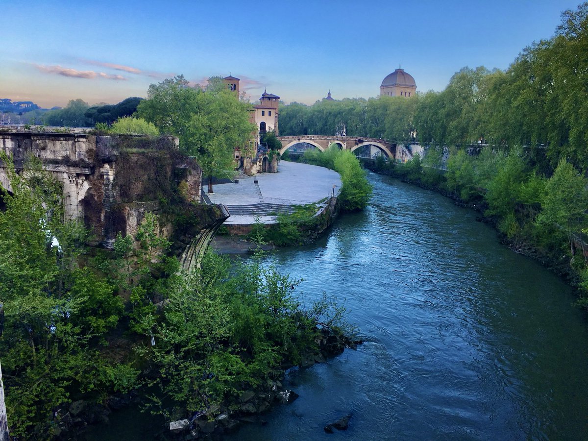 Adoro la luce del mattino presto a #Roma 🤍

Vista dal Ponte Palatino.