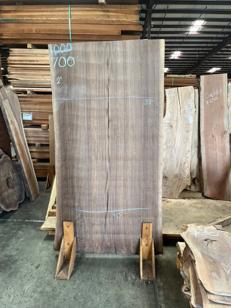 Gallo_Woodworks's tweet image. The giant walnut slab at the lumberyard dropped in price by 300 bucks!
Would anyone like a table made from it? I could do it for 2k+materials and delivery!