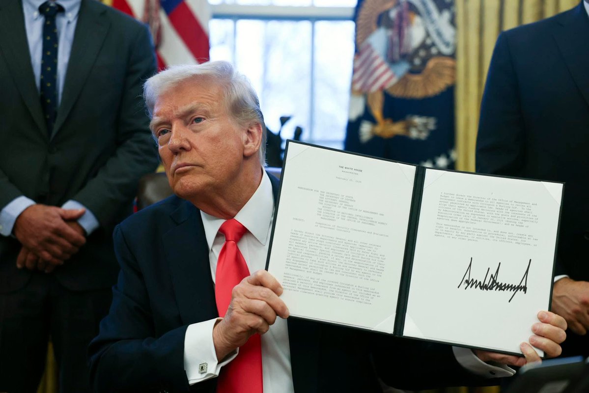 RetroAgent12's tweet image. Trump signs executive order banning the word Epstein