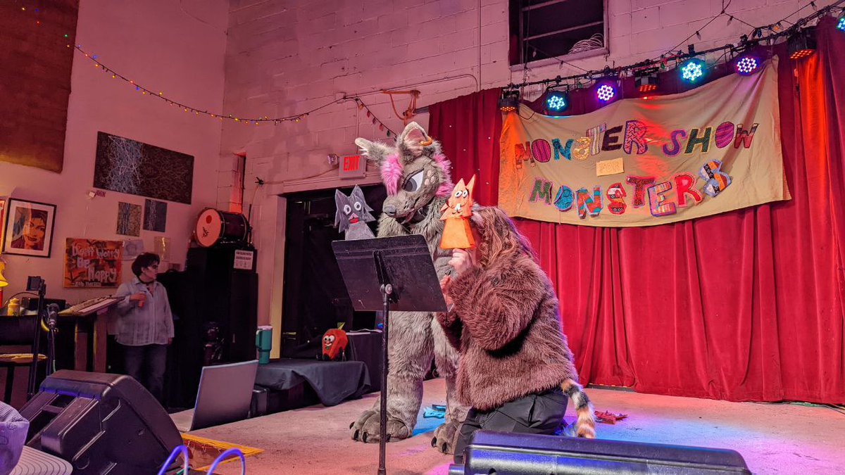 CrystalJackal's tweet image. Puppet showwwwww