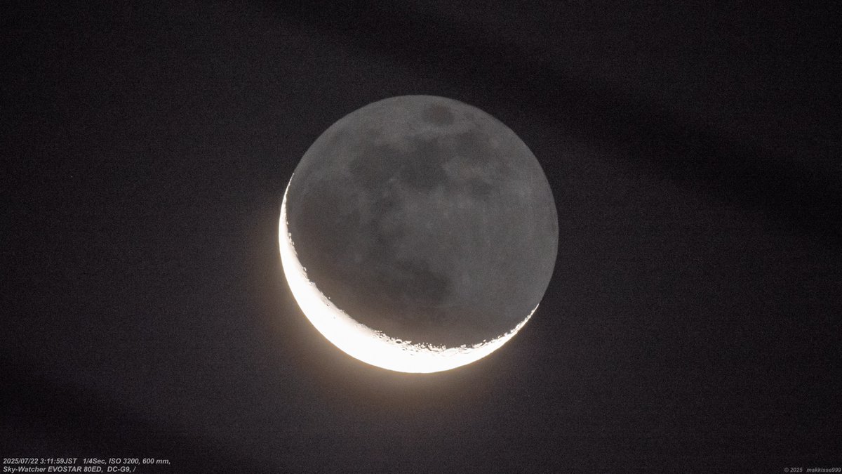 makkisse999's tweet image. 7月22日 3:10~3:18　眠かったので部屋の中から撮影。月はまだ低空で金星と一緒に昇っていた。 #月 #地球照