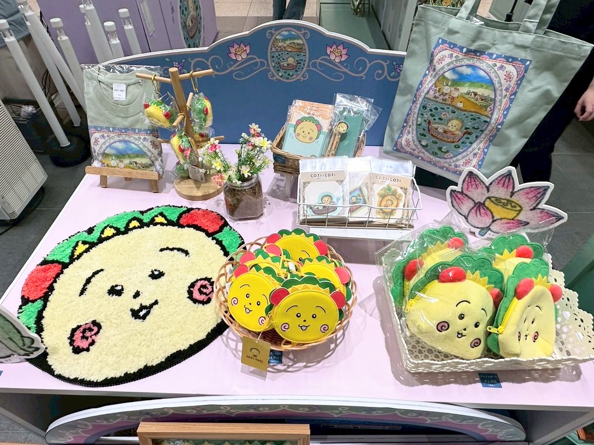 cojicoji_tweet's tweet image. 【本日7/22スタート!】「コジコジポップアップショップ 3年インコ組(セキセイ)」大宮駅にて開催!
🔔期間:2025年7月22日(火)~2025年8月4日(月)
🔔会場:JR 大宮駅改札外 東西連絡通路
🔔営業時間:平日 10:00〜21:00/最終日 10:00〜17:00…