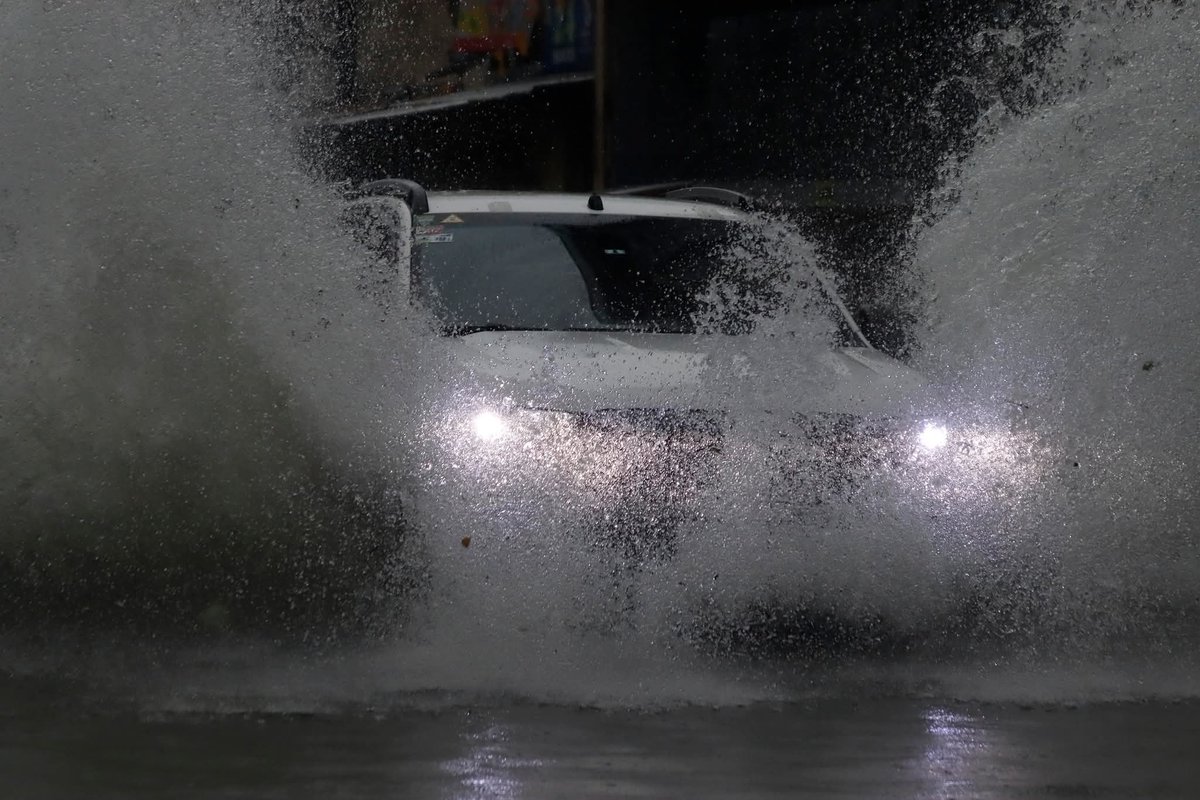 MalateNews's tweet photo. IN PHOTOS: Floodwaters swamp Malate, Manila as Typhoon Crising brings heavy downpours, leaving motorists and pedestrians pushing through submerged streets, July 22, 2025. https://t.co/73UB6huftt