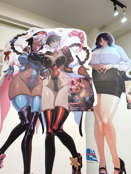 牛タン定食への恋先生の
212cm等身大パネルを見上げたくて
『おっきぃおんなのこ』展に行ってきました。

うぉ…でっか……
俺はか弱き人間さん……

隣の しかばねかも先生の230cmも凄い。
この圧倒的サイズ感、生で見て良かった。 